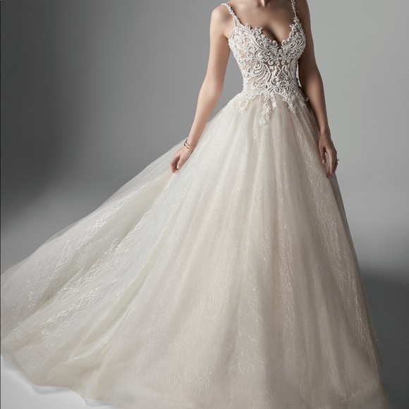 ***SOLD*** Maggie Sottero Wedding Dress - Picture 2 of 8